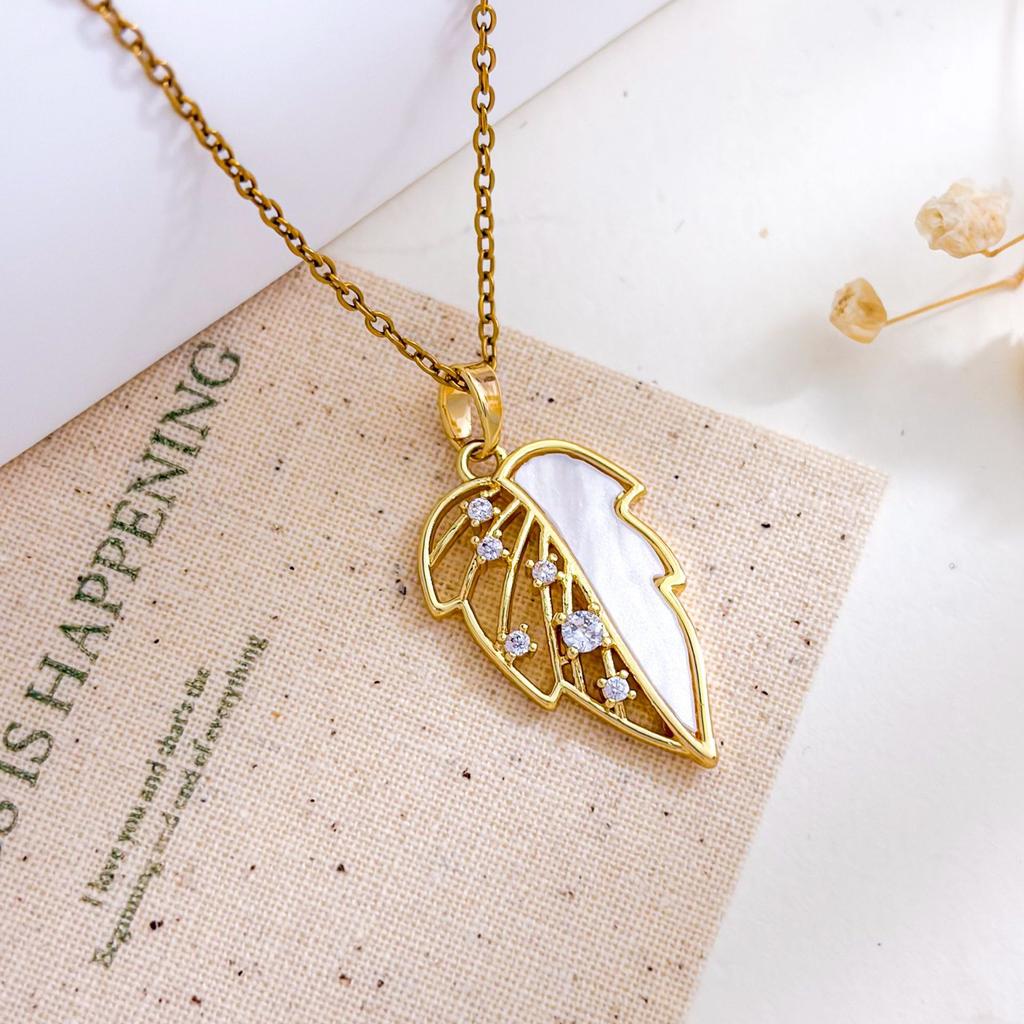 Necklace letter flower micro-inlaid zircon necklace accessories feminine minimalist design sense niche versatile titanium steel accessories