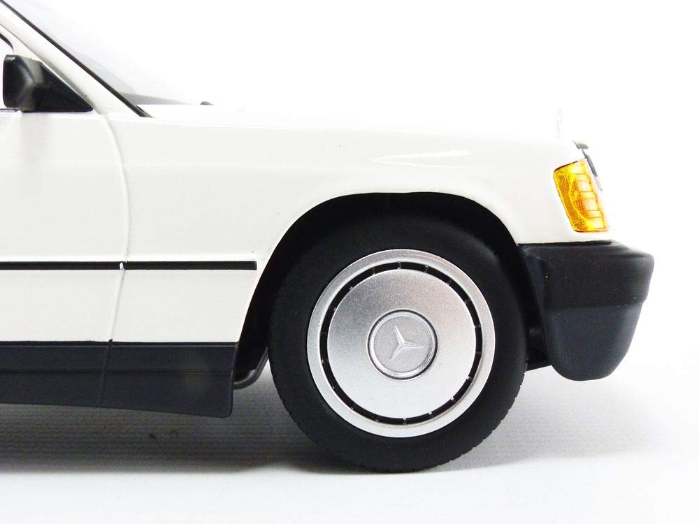 Minichamps Scale 190E 1982 White 1/18 Mercedes-Benz (W201)