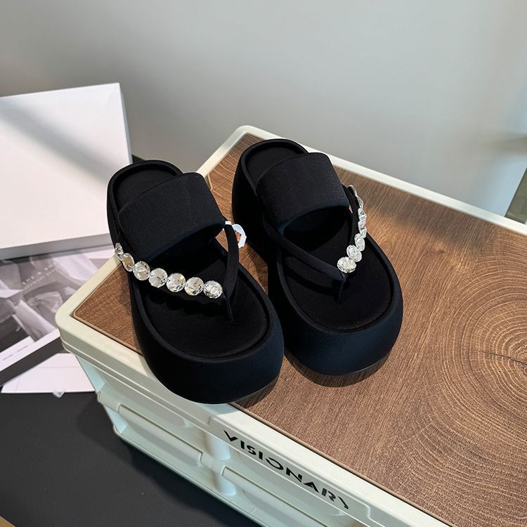 Rhinestone Toes Round Head Thick-soled Slippers Women Wear Summer 2025 Vacation Cool Slippers Small People Increase Height Flip-flops