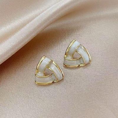 Earrings 2025: Trendy Round Face-Slimming Minimalist Studs - Versatile Korean Style for Influencers