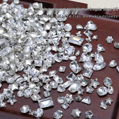 Nail art – Strass e decorazioni per unghie