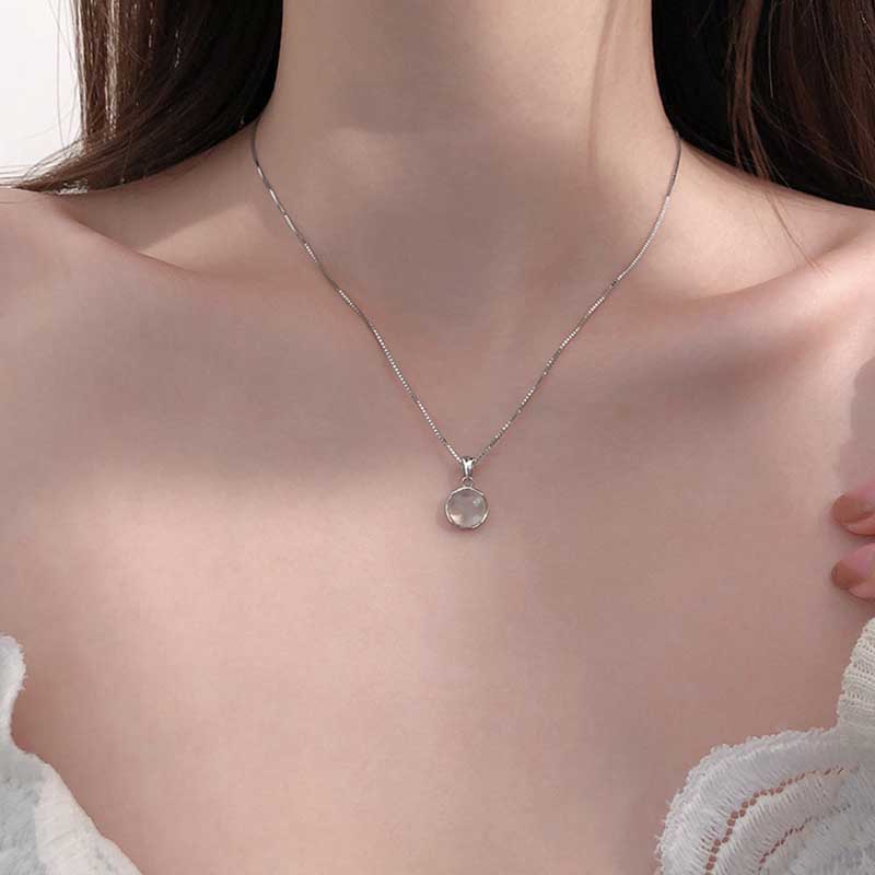 Luxuriös vergoldete weiße runde Mondstein-Anhänger-Halsketten für Damen Modeschmuck Choker Schlüsselbeinkette Kurze Charm-Halskette