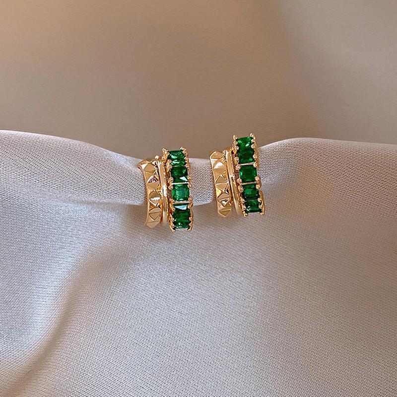 Silvernål Zirkon Utskurna Blomörhängen - Utsökta High-End Stiftörhängen med Känsla för Mode.