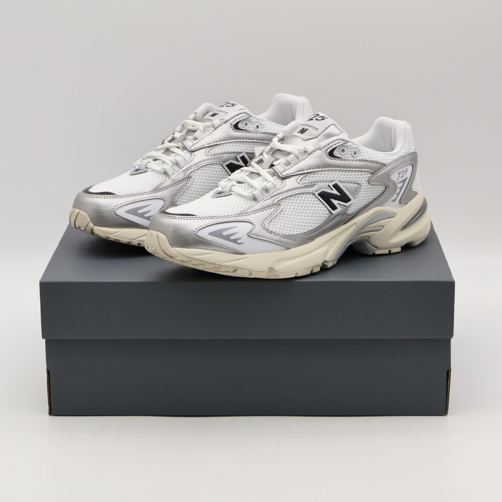 ML725CG New Balance 725 White Black (Men s) 10