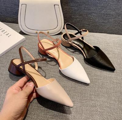 Neue Damensandale 2026 Frühling Sommer Mode Spitz zulaufende Zehenpartie Riemen Mittlerer Hoher Absatz Schuhe Damen Stil Gummi Leder Sandale