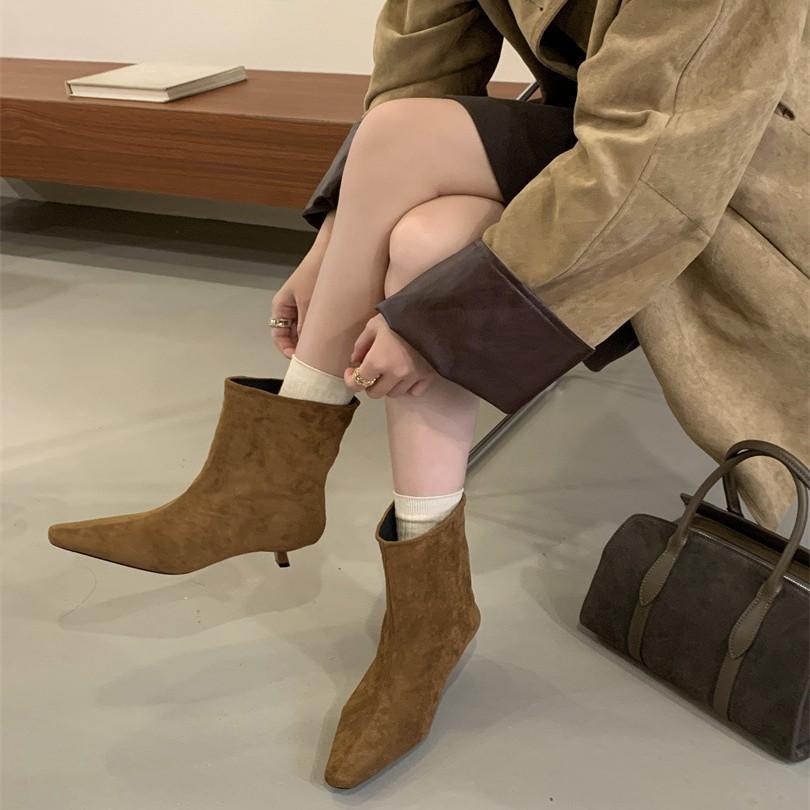 Super fire short boots women's 2025 new winter retro brown suede pointed cat and elastic thin boots