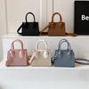 Nuova borsa a tracolla da donna per la primavera e l'estate 2025, piccola borsa quadrata messenger, moda quest'anno popolare, borsa a mano semplice