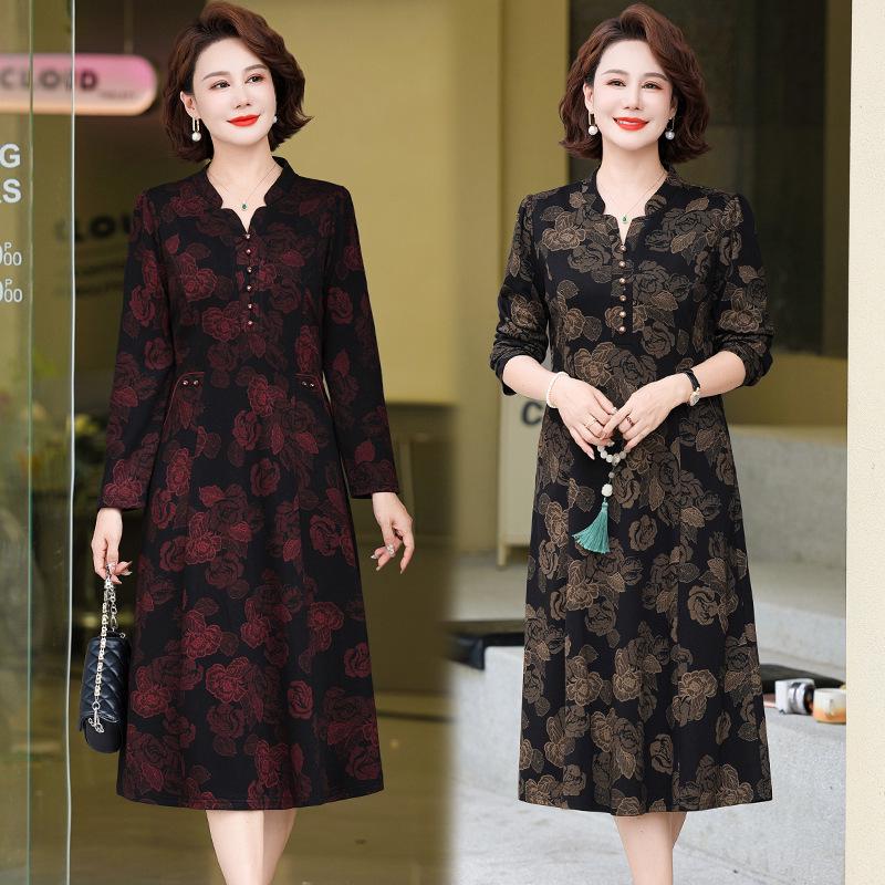 Elegant Plus Size Jacquard V-neck Dress for Middle-aged Women - Flattering, Slimming, and Long-sleeved for Spring and Fall