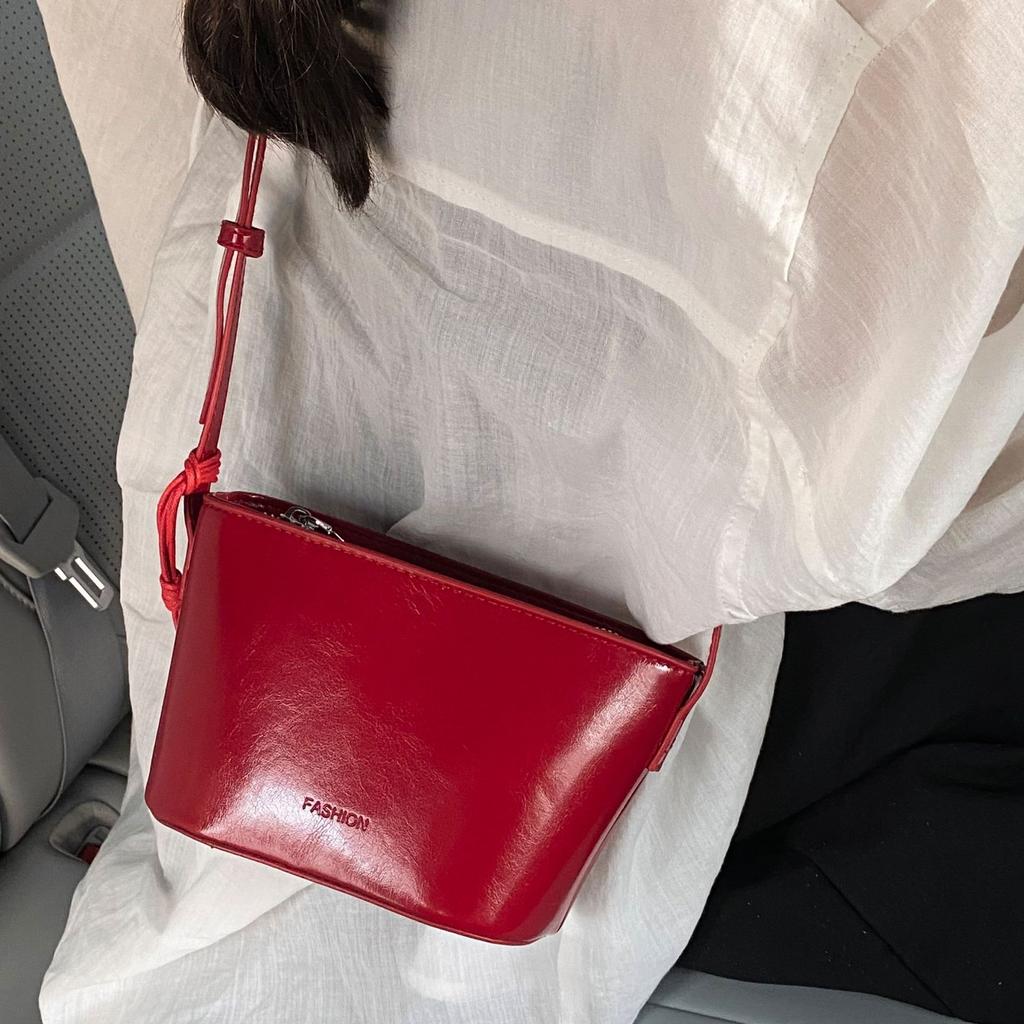 Fashion Bucket Bag Women's 2025 Korean Version Spring and Summer New Simple Casual Shoulder Bag High-end Texture Trendy Oblique Span Women's Bag