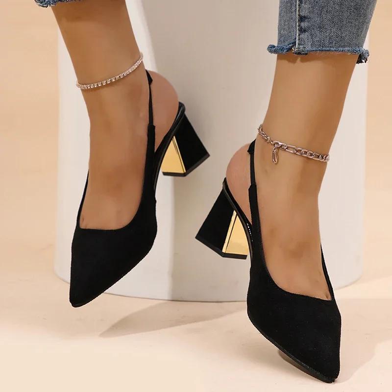 Scarpe décolleté a punta taglia forte da donna Primavera Estate 2025 Tacco quadrato dorato Sandali slingback con cinturino posteriore Scarpe eleganti da donna Tacco alto