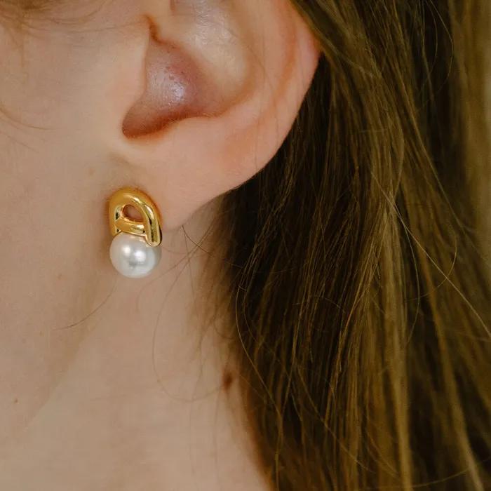 Lucid Pearl Stud Earring