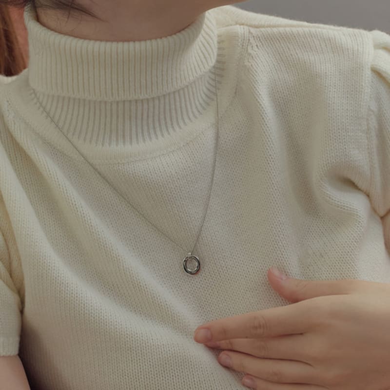 Shertz Bold Donut Pendant Ring Necklace (24k Gold Plated)