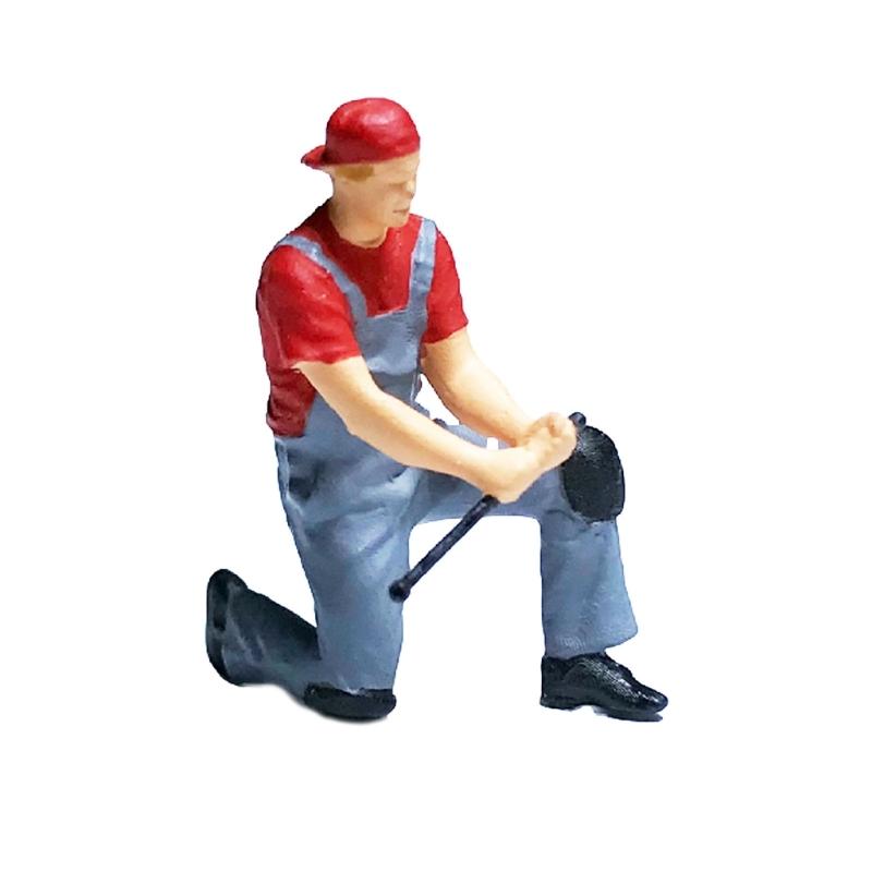 Repairman Figure Model 1:64 Scale Hand Painted Miniature Figure for Miniature Scenes Dioramas Props,Model Car Displays
