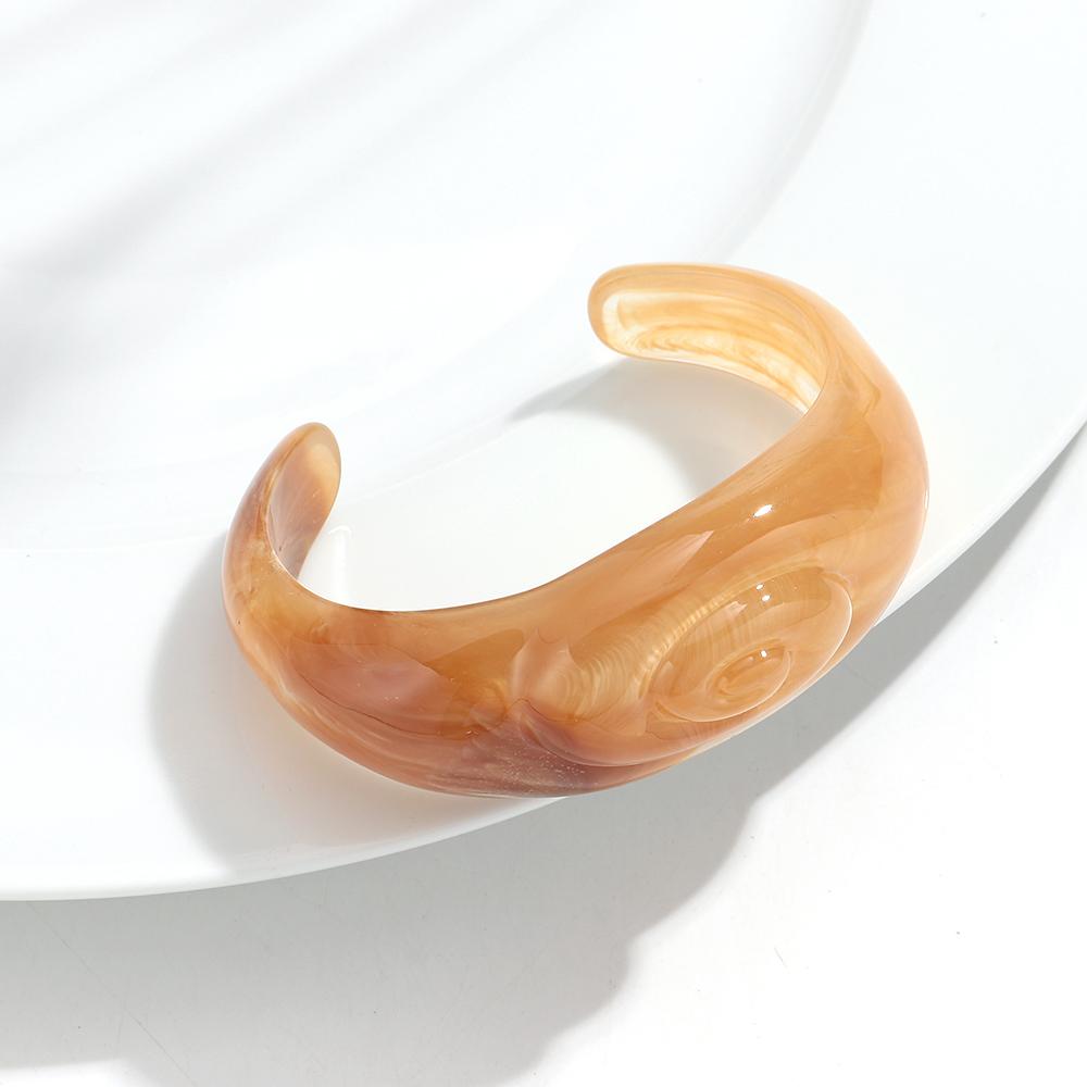 Fashion Spiral Seashell Resin Open Bangle for Women Personality Colorful Acrylic Conch Cuff Bangle Bracelets Trendy Jewelry Gift