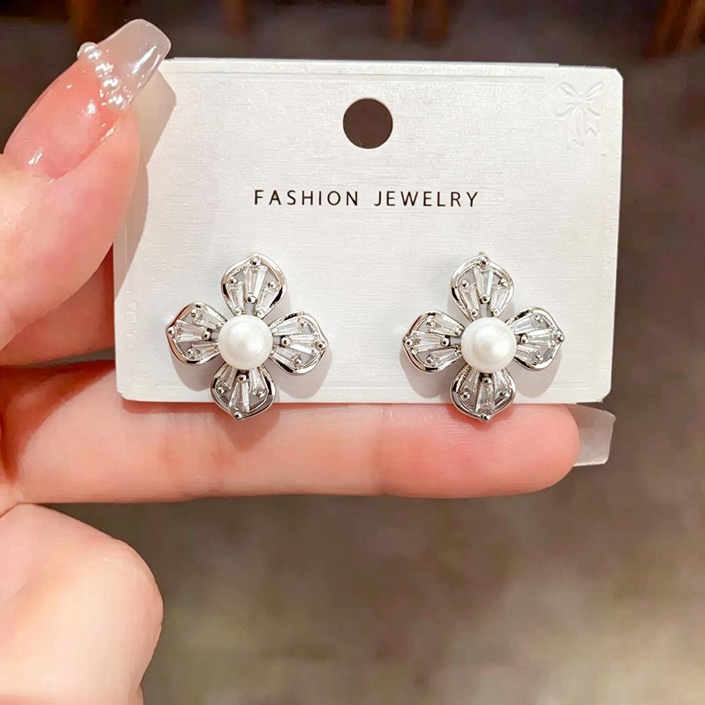 Elegant Pearl Flower Shell Stud Earrings: Versatile Fashion Jewelry for Women