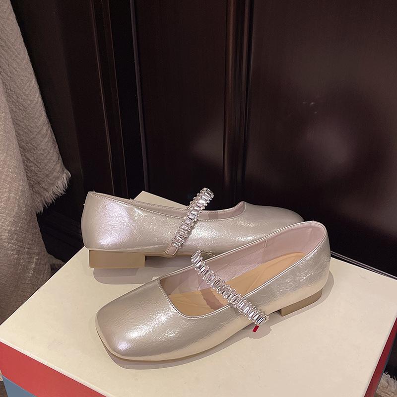 2025 Spring and Autumn New Fashion Versatile Small Leather Shoes French Fairy Feng Shui Diamond Mary Jane Shoes Shallow Mouth Flat Bottom