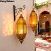 Marocký styl Vintage dutý svícen Kovový rám Luxusní větrná lampa Držák na svíčku Dekorativní lucerna na svíčku Obývací pokoj