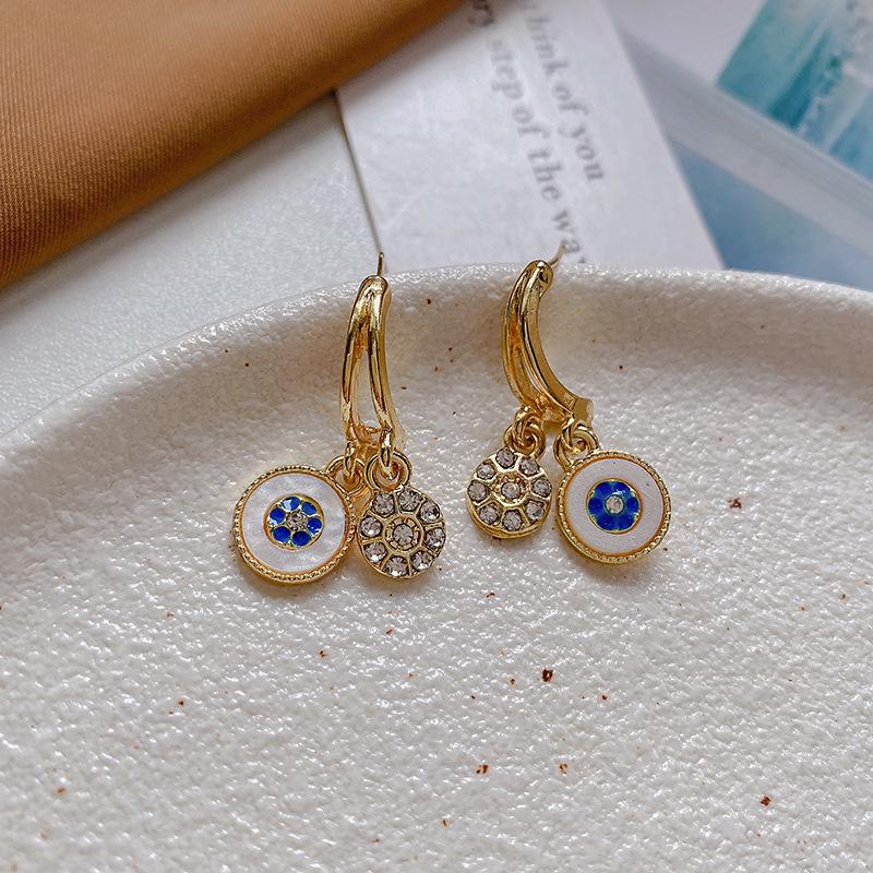 French Retro Palace Style S925 Silver Pearl Earrings – Niche Design, High-End Light Luxury 