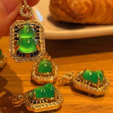 

Jade Green Lighting Natural Chalcedony Pendant Agate Pendant, Real Shot
