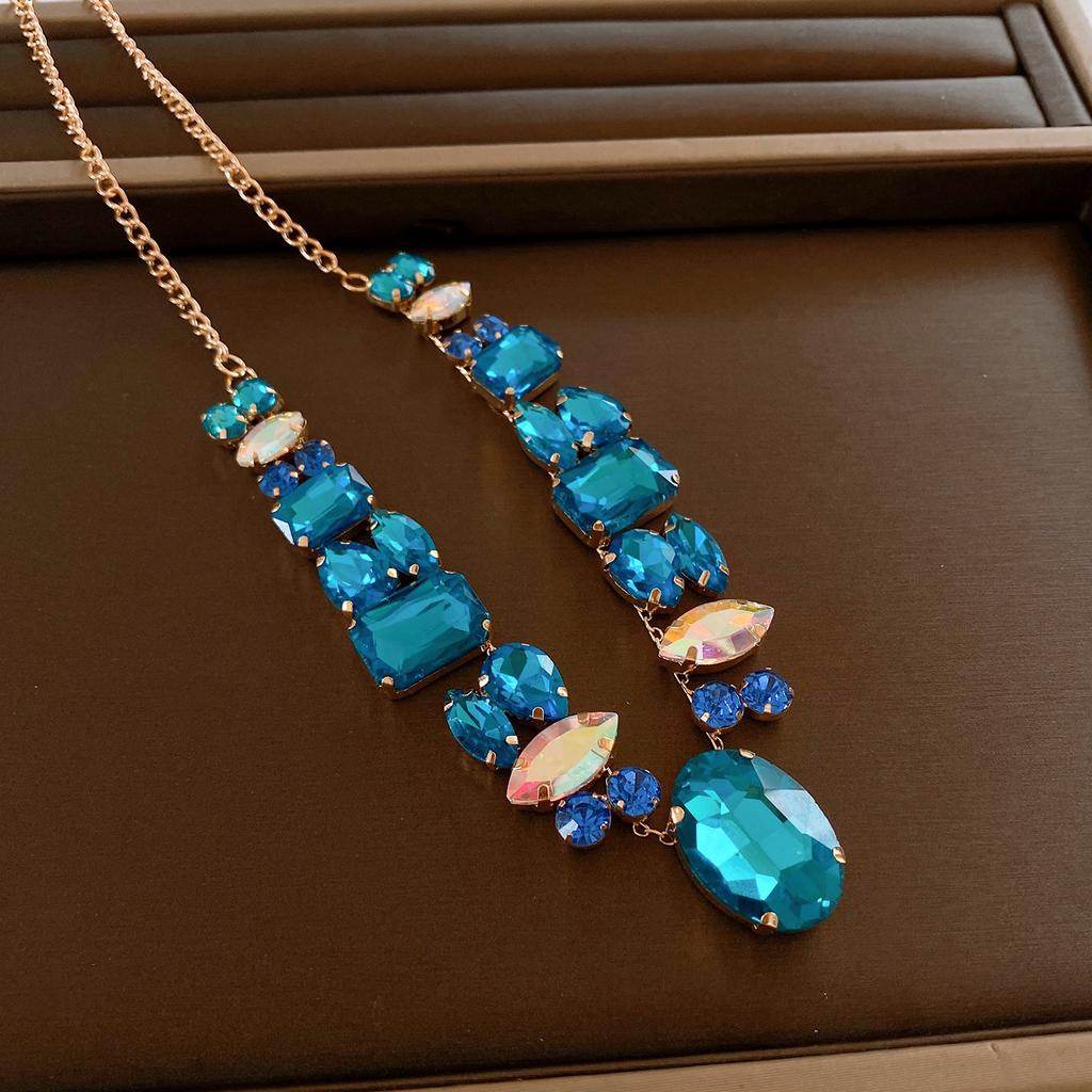 Nieregularny geometryczny zestaw naszyjników z diamentami Lekki luksus Wysokiej klasy Modne i wszechstronne akcesoria