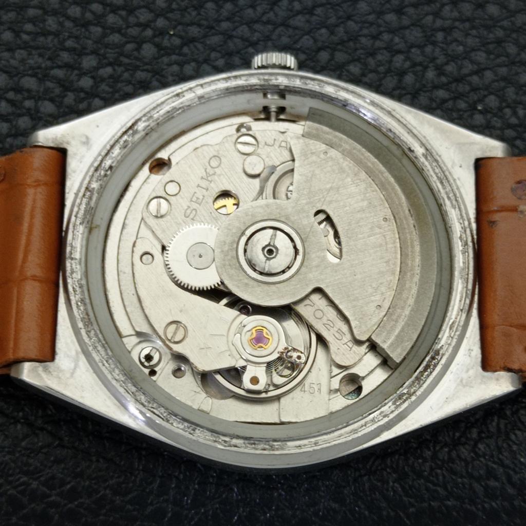 JAPAN VINTAGE SEIKO 5 AUTOMATIC 7025A MENS GOLDEN COLOR DIAL WATCH a701603-5 R206c-a701603