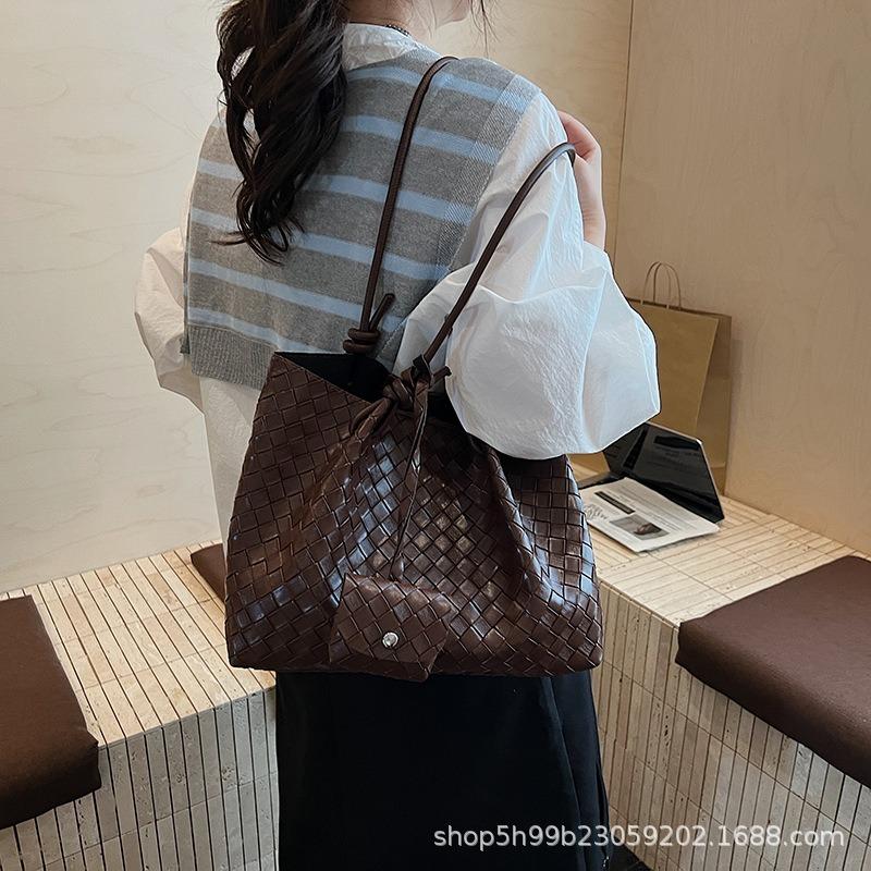 Spring and summer new woven pattern commuter large-capacity tote bag women's shoulder bag handbag mother bag underarm bag