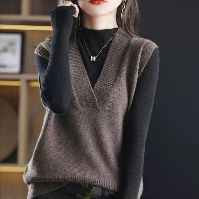 Women's Knitted Vest Spring Autumn V-neck Sleeveless Sweater Short Solid Color Knit Vest