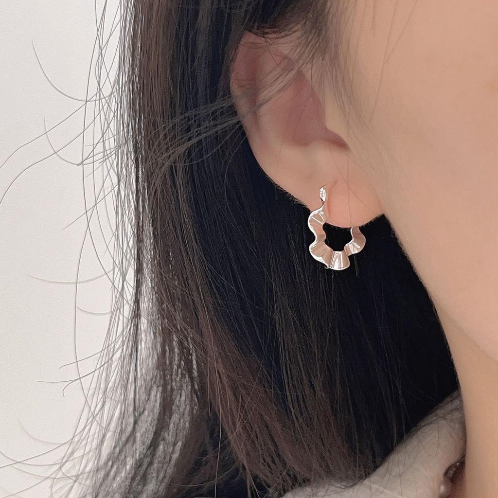 Irregular Pleated Texture Ear Buckle Niche Design Women's Light Luxury Fashionable Earrings Simple Temperament Earrings