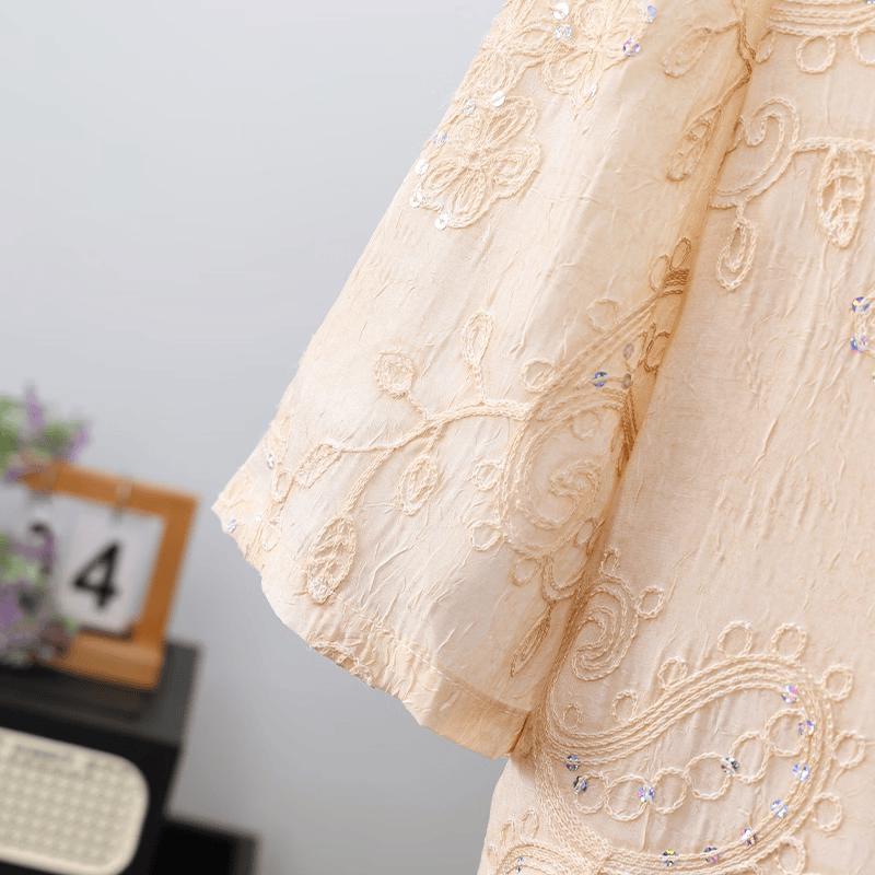Yuzhaolin Mother's Day Elegant Embroidered Lace V-Neck Summer T-Shirt for Middle-Aged Women