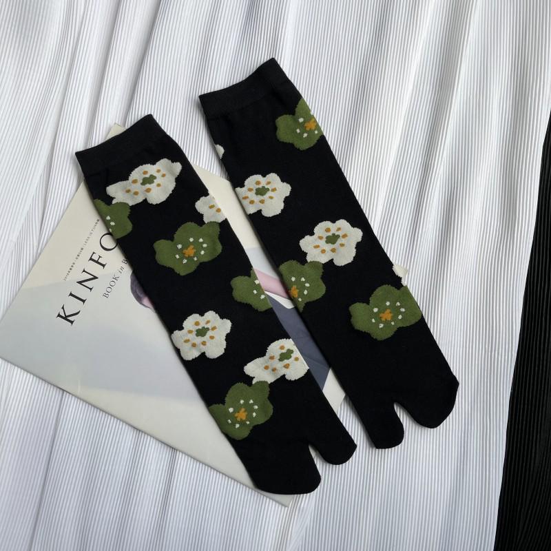 Trendy Japanese Multi-Color Jacquard Floral Tabi Socks - Cute Split-Toe Mid-Calf Design