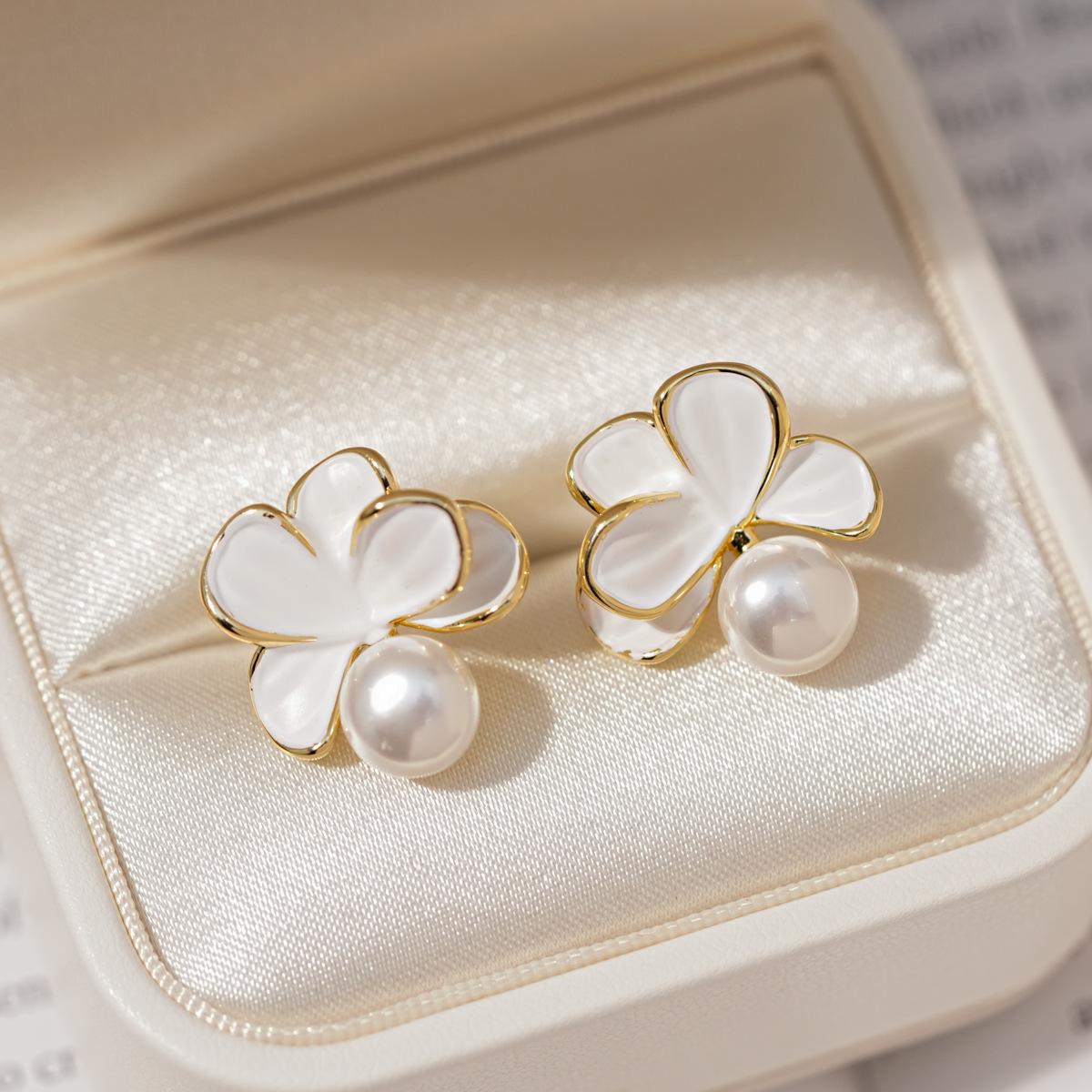 18k Gold-Plated Pearl Flower Stud Earrings - Luxurious Silver Needle for Women