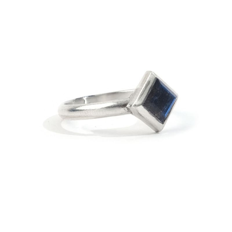 SEWNSWEN SILVER GEMSTONE RHOMBUS RING