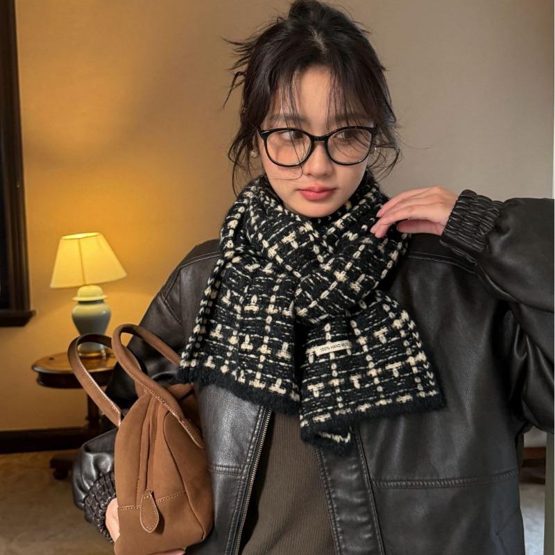 Black and white plaid scarf women's autumn and winter versatile high-end scarf student warm and cold-proof couple
