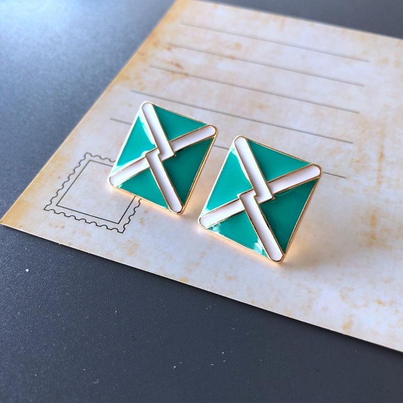 Vintage Women Baroque Green Color Pearl Enamel Earrings Trendy Palace Round Heart Shape Stud Earring Exquisite Lady Stud Earing