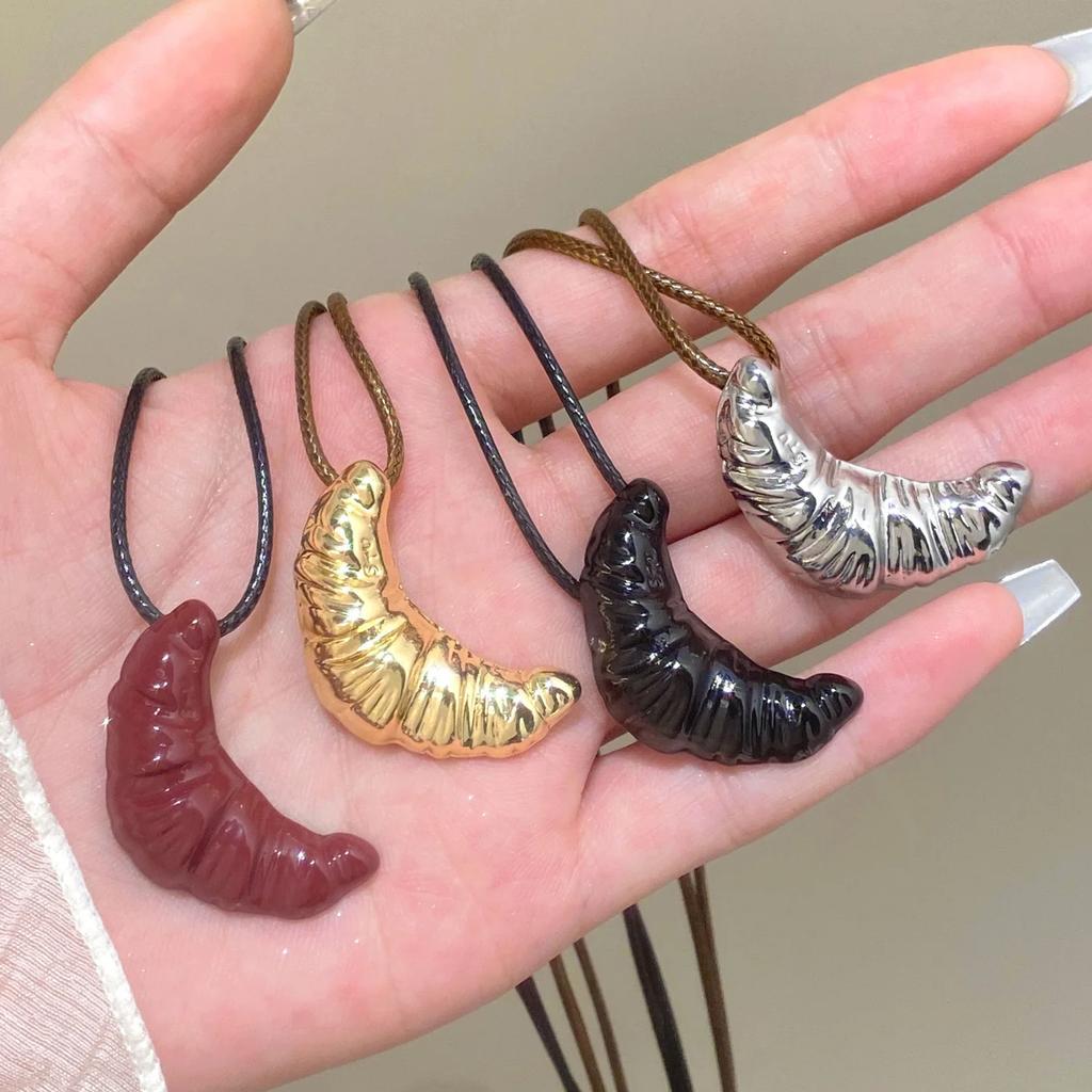 Simple Cow Horn Long Necklace for Women Leather Rope Light Luxury Sweater Chain Fashion Jewelry Accessories Wholesale