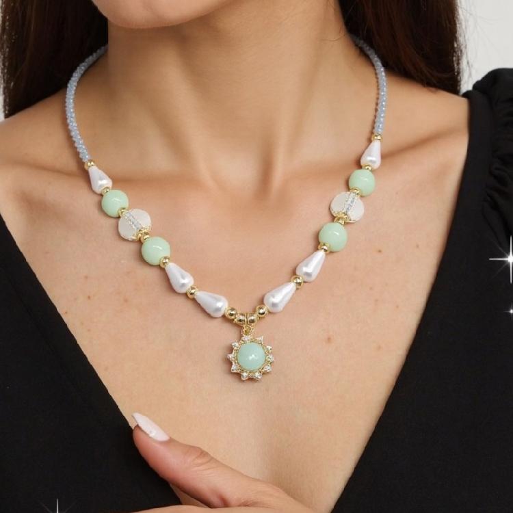 Trendy Sea Necklace Date Accessory Stylish Pendant Necklace for Youthful Women Looking to Enhancing Their Wardrobe