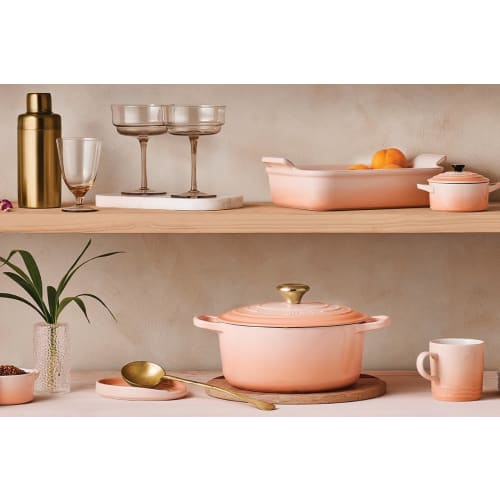 Le Creuset Signature Cocotte Ronde 20cm Cast Iron Enamel Pot, Peche, Gas, Induction, and Oven Compatible [Official Japanese Product]