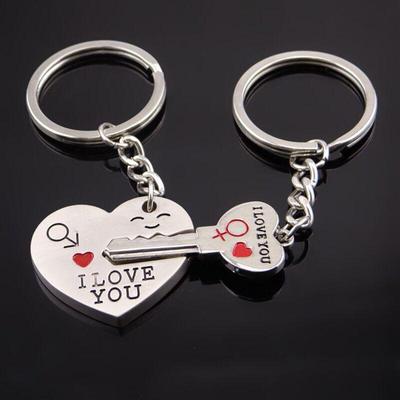 Herzförmige Partner-Schlüsselanhänger: Qixi Valentinstag & Geburtstagsgeschenke