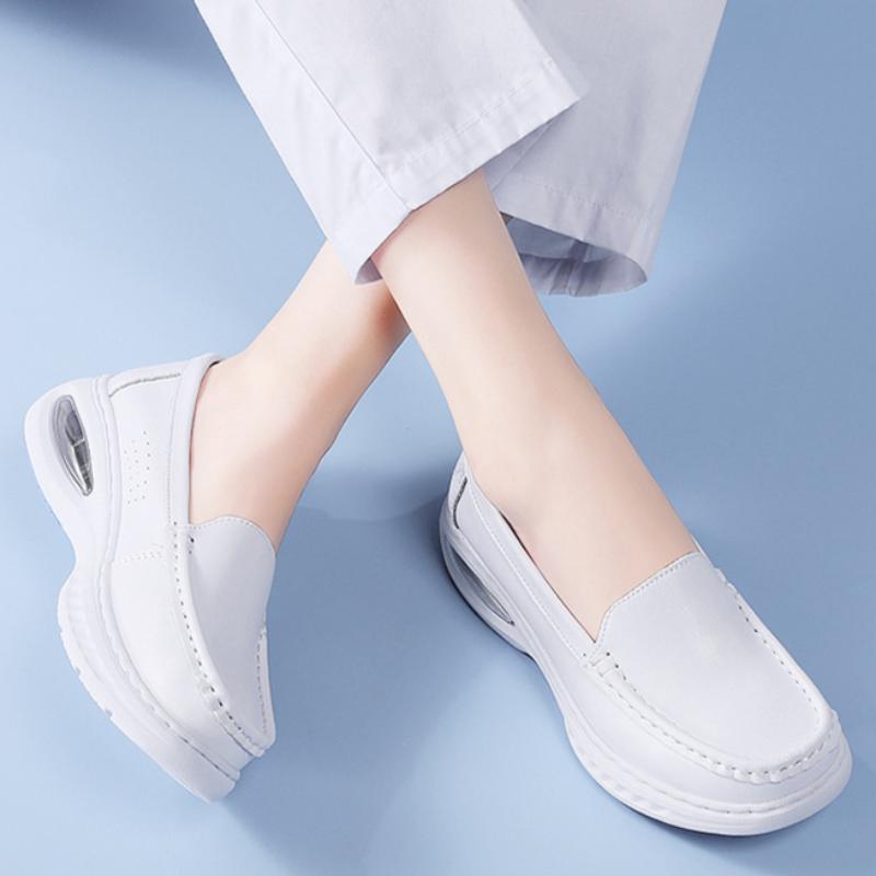 Krankenschuhe mit weichen Sohlen, atmungsaktiv und bequem, kein Fußgeruch, hohle rutschfeste flache Sohlen, große Luftpolster, medizinische weiße Schuhe