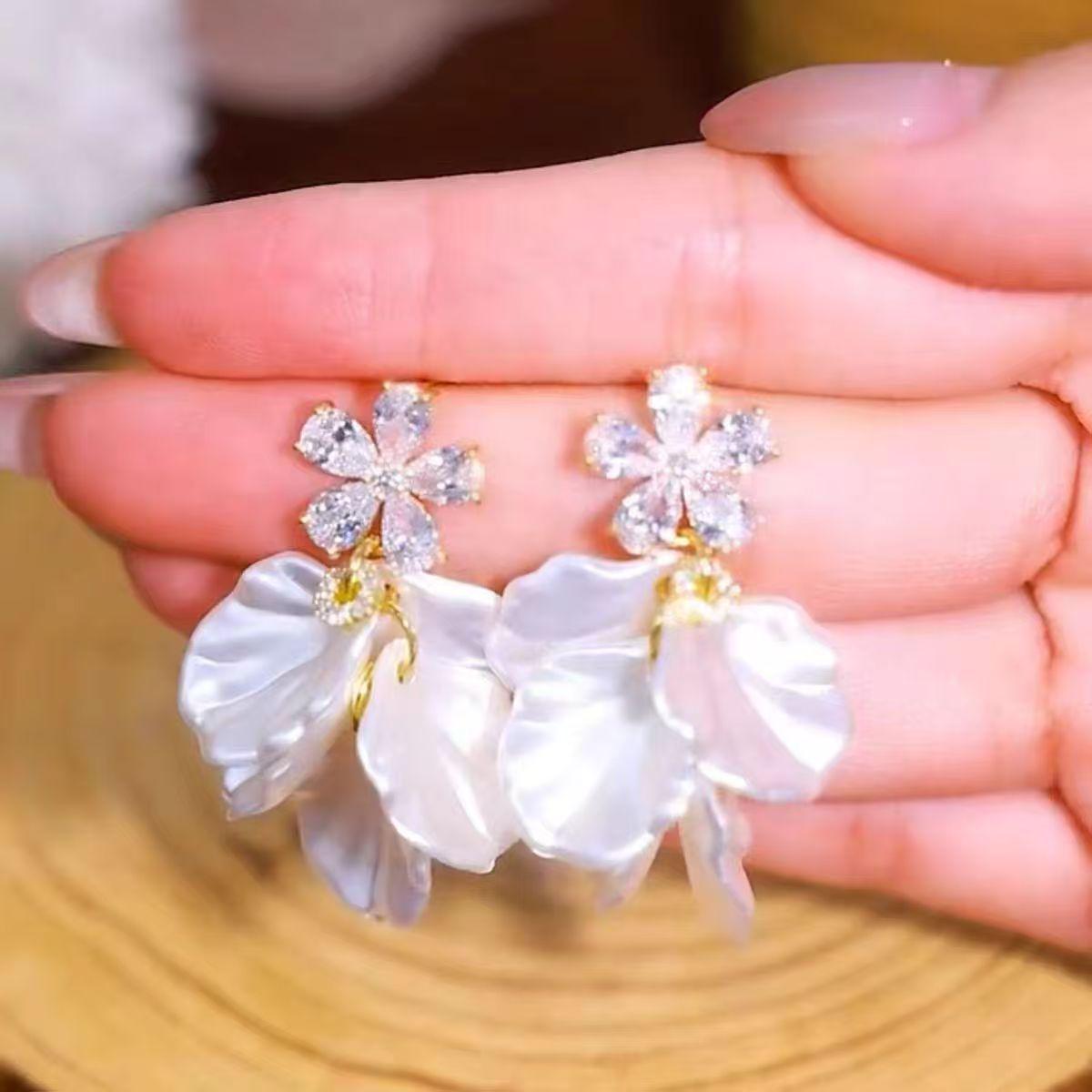 French Rhinestone Flower Tassel Earrings - Light Luxury Fairy Style золотой