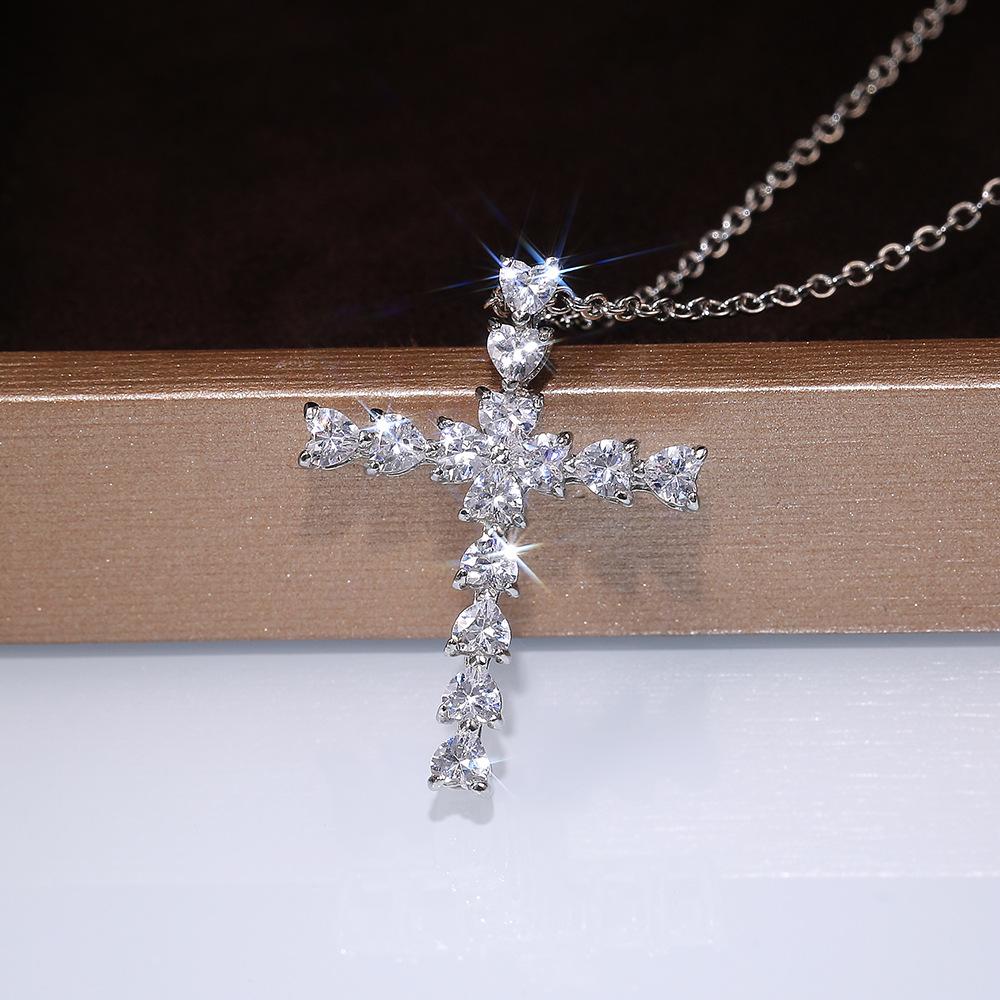 Ladies' Cross Pendant Necklace, Exquisite Heart-shaped Synthetic Zircon, Elegant Collarbone Chain, Fashionable Necklace for Daily Wear