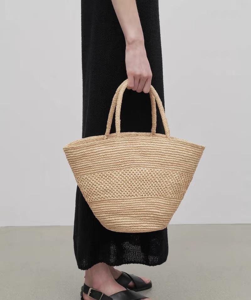 French-Style Japanese Raffia Hand-Crocheted Straw Bucket Bag for Women - Versatile Casual Single Shoulder Design.