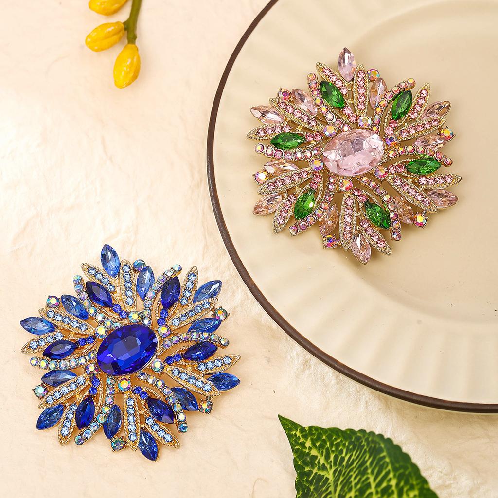 Luxury Vintage Crystal Flower Brooch for Women, Elegant and Fashionable Wedding Dress Accessory, Floral Headpiece Decoration