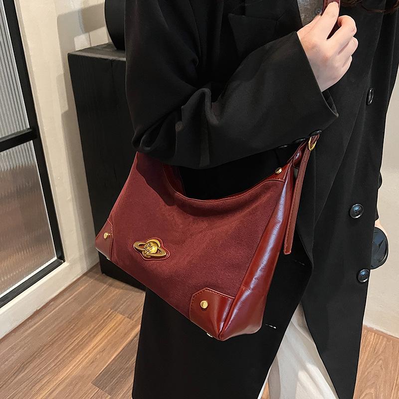 

Популярная в этом году женская сумка 2025 новая осенне-зимняя ретро сумка через плечо нишевая сумка-ведро большой вместимости 30*10*26 бордовый