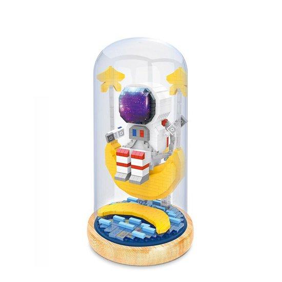

Nanoblock Moon Star Astronaut 819 деталей (PCS)