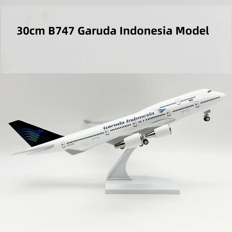 

B747 Garuda indonesia Модель авиакомпании Смоляные модели самолетов Масштаб 1/250 30 см Набор Привлекательные настольные аксессуары и украшения для комнаты 30CM