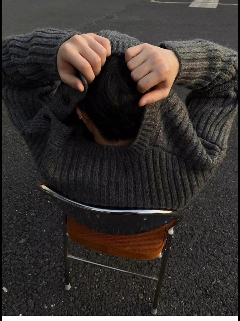 Heren geknoopte ronde hals donkergrijze trui - herfst/winter niche design gebreide jas