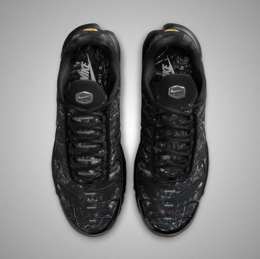 IQ0301-070 Nike Air Max Plus Black (Men's)