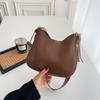 High-end Crescent Handbag For Women With Large Capacity And Retro Vibes