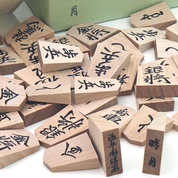 Hakuei Shokai Wooden Shogi Special Genbei Seiyasu Paulownia Wood Box Included Pieces, Axe-Borrowed Carving, Calligraphy, Seigetsu,